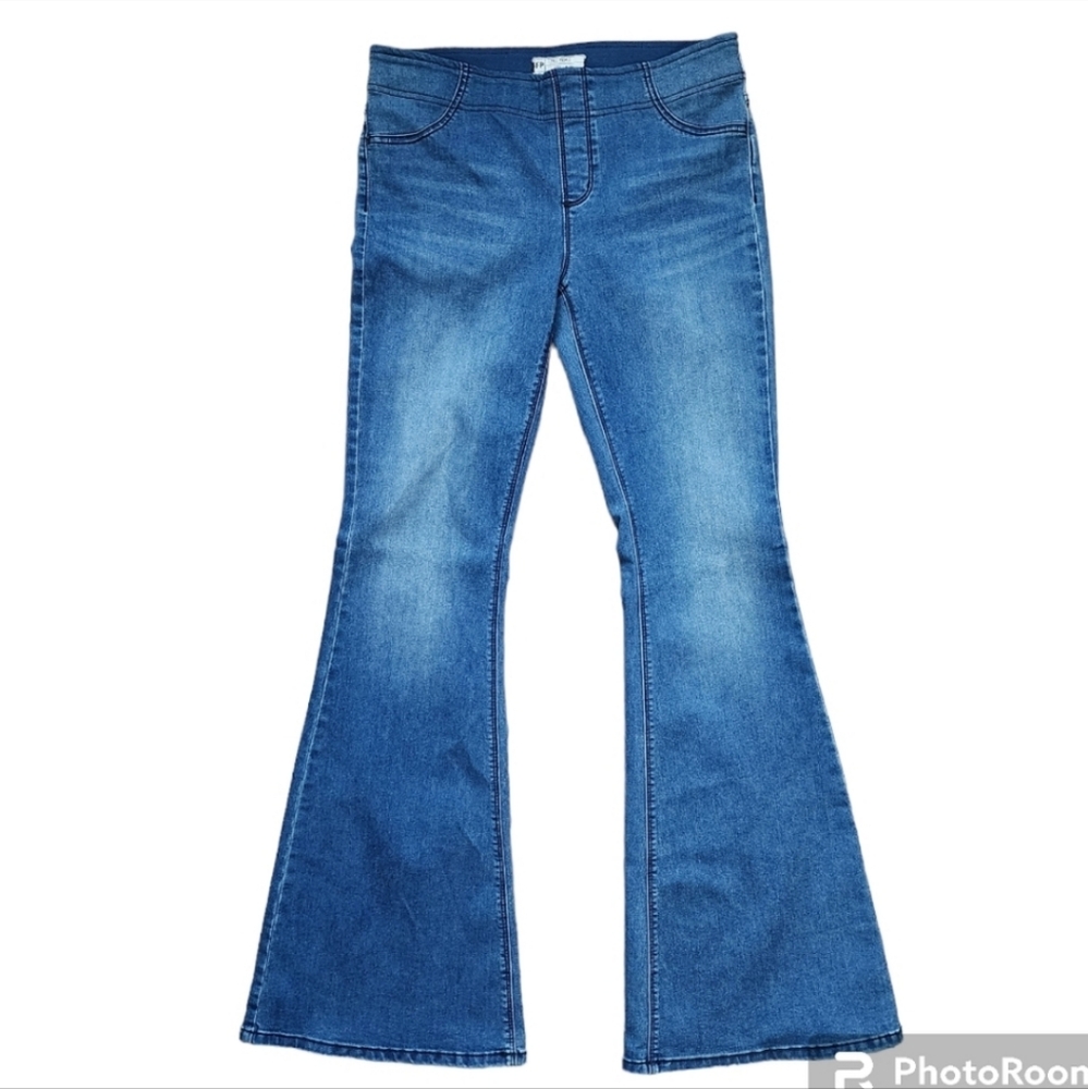 FREE PEOPLE PULL ON FLARE JEANS. SIZE:29